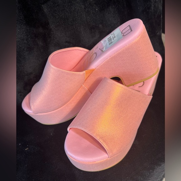 🩷🧡👡Beach by Matisse "Frosted Coral" Shimmer Chunky Platform Sandals
SZ 10 NWT🧡🩷 - Picture 14 of 14